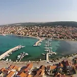 شقة Dadic